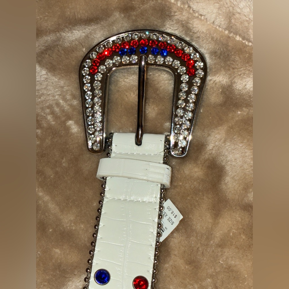 Stylish White Studded Belt with red/blue Rhinestone Buckle Sz XS/S - Picture 3 of 9